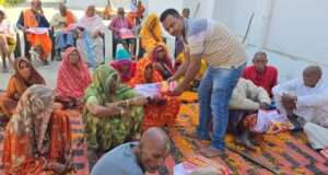 वृद्धाश्रम में खुशियों की होली: बुजुर्गों को मिले पसंदीदा वस्त्र, फाग गीतों संग मनाया उत्सव