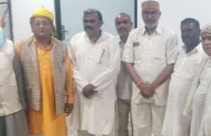 एक तरफ रमजान की इबादत, दूसरी तरफ होली मिलन करते जुम्मन खां