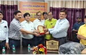 वरिष्ठ प्रवक्ता डा प्रभाकर त्रिपाठी हुए रिटायर, दी गयी विदाई