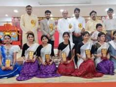 पूरा छात्रों ने मेधावियों को सम्मानित कर दिया आशीष