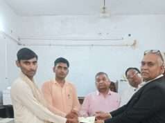 अदालत के आदेश पर बीमा कंपनी ने याची को 3.29 लाख रुपये का चेक सौंपा