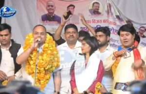 मिर्जापुर में गूंजा बिरहा, जब मंच पर उतरे अपर आयुक्त विश्राम यादव।