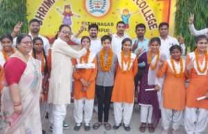 फतेहपुर में यूपी बोर्ड रिजल्ट से छाया जश्न, छात्र-छात्राओं ने लहराया सफलता का परचम