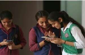 राजकीय बालिका इंटर कॉलेज सिराथू हाईस्कूल में मीनाक्षी व इंटर में राधिका रही अव्वल