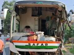 अयोध्या मार्ग पर भीषण हादसा: खड़े ट्रक-डीसीएम में घुसी बस, चालक की मौत, पांच यात्री गंभीर