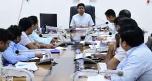 नगर निकायों की समीक्षा बैठक में डीएम सख्त, समयबद्ध और गुणवत्तापूर्ण कार्यों के दिए निर्देश
