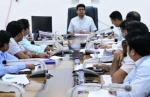 नगर निकायों की समीक्षा बैठक में डीएम सख्त, समयबद्ध और गुणवत्तापूर्ण कार्यों के दिए निर्देश