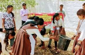 संचारी रोग नियंत्रण अभियान के अन्तर्गत जनपद के माध्यमिक विद्यालयों में विशेष साफ सफाई अभियान चलाया गया