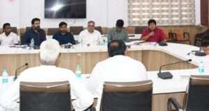 नगर पंचायतों द्वारा 15वें वित्त के सम्बन्ध में प्राप्त धनराशि के सापेक्ष उपलब्ध कराये गये कार्यों के प्रस्ताव के सम्बन्ध में जिलाधिकारी की अध्यक्षता में बैठक संपन्न