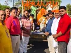 श्रीराम दरबार एवं हनुमान जी महाराज की मूर्ति स्थापना को लेकर निकली शोभा यात्रा, हुई पुष्पवर्षा