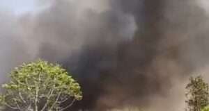 कचरा पहाड़ी पर भीषण आग, तीन घंटे की मशक्कत के बाद पाया गया काबू