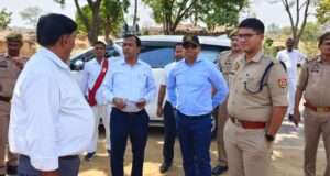डीएम एवं एसपी ने भूमि संबंधी शिकायतों का किया स्थालीय निरीक्षण