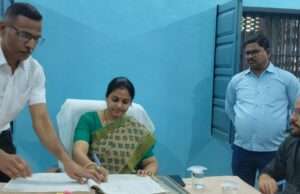नवागत जिलाधिकारी निधि गुप्ता वत्स ने संभाली कमान
