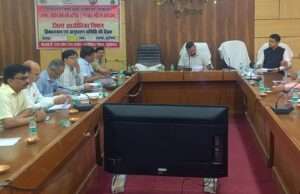 बाढ़ सम्भावनाओं के दृष्टिगत हो रहे निर्माण कार्यों को 15 जून तक पूर्ण किया जाए:डीएम