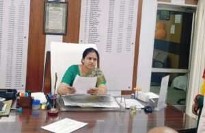 जनसुनवाई में डीएम ने सुनीं लोगों की समस्याएं