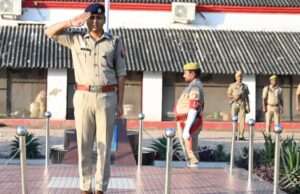 पुलिस अधीक्षक ने साप्ताहिक परेड की ली सलामी, व्यवस्थाओं का किया निरीक्षण