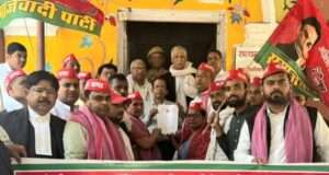 नोयडा श्रमिक आंदोलन मे जेल भेजे गए श्रमिकों की रिहाई सहित विभिन्न मांगो को लेकर सपा मजदूर सभा ने जिलाधिकारी कार्यालय में प्रदर्शन कर, सौंपा ज्ञापन