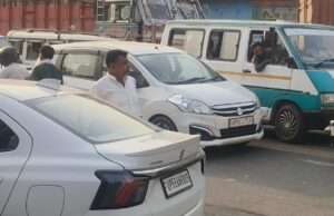 जाम से बेहाल बढ़नी, पचपेड़वा तिराहे पर घंटों फंसी एंबुलेंस