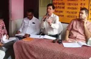 ग्राम चौपाल में उठी नियमित डॉक्टरों की नियुक्ति और विवाह घर बनाने की मांग