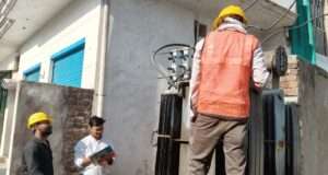 आदमपुर पुलिया क्षेत्र में ट्रांसफार्मर अनुरक्षण तेज, गर्मी से पहले बिजली व्यवस्था दुरुस्त करने की तैयारी