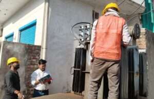 आदमपुर पुलिया क्षेत्र में ट्रांसफार्मर अनुरक्षण तेज, गर्मी से पहले बिजली व्यवस्था दुरुस्त करने की तैयारी