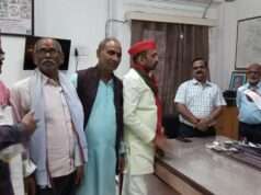 सपा प्रतिनिधिमंडल ने डीएम से मुलाकात कर मतदाता सूची में काटे और जोड़े गए नामों का मांगा ब्योरा
