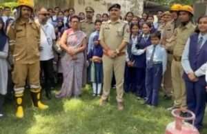 फायर सर्विस सप्ताह का समापन, छात्रों को दिया गया अग्नि सुरक्षा का व्यवहारिक प्रशिक्षण