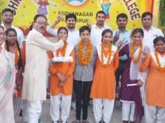 फतेहपुर में यूपी बोर्ड रिजल्ट से छाया जश्न, छात्र-छात्राओं ने लहराया सफलता का परचम