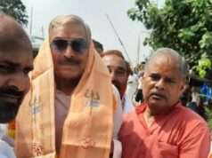 मिर्जापुर पहुंचे कांग्रेस सांसद प्रमोद तिवारी, धरना खत्म कराने पर सीएम को लिखा पत्र