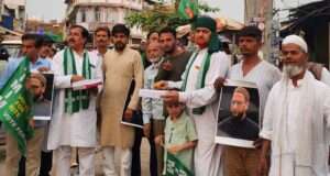 गुजरात निकाय चुनाव में एआईएमआईएम को मिली जीत पर अटाला पर जश्न।