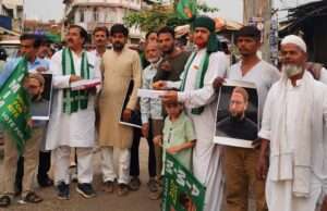 गुजरात निकाय चुनाव में एआईएमआईएम को मिली जीत पर अटाला पर जश्न।