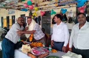 सेवानिवृत्त वरिष्ठ केंद्र प्रभारी को समारोह पूर्वक दी गयी विदाई