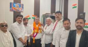 कलेक्ट्रेट में नवनिर्वाचित बार अध्यक्ष बाबू सिंह यादव का हुआ भव्य स्वागत