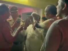 हम वकील हैं… मर्डर कर देंगे, पिस्टल लहराते हुए चौकी में घुसकर दबंगो ने पुलिसकर्मियों को पीटा, वर्दी फाड़ी, मोबाइल छीने