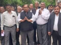 बार चुनाव 2026: बाबू सिंह यादव ने अधिवक्ताओं से किया जनसंपर्क, मांगा समर्थन