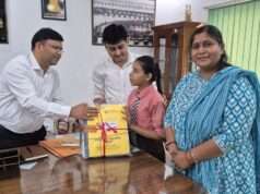 बीएसए ने दिव्यांग छात्रा को उपलब्ध करायी ब्रेल पाठ्य पुस्तकें