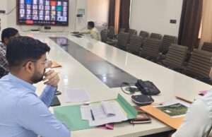 मानव वन्यजीव संघर्ष रोकने हेतु डीएम ने पचपेड़वा, गैंसड़ी समेत चार ब्लॉकों के प्रधानों व सचिवों के साथ की वर्चुअल मीटिंग