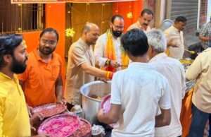 भंडारे में उमड़ा जनसैलाब, महावीर मंदिर में गूंजे जयकारे