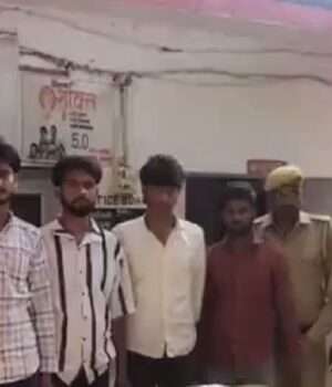 कोहंडौर पुलिस ने चार शातिर लुटेरों को किया गिरफ्तार, देशी बम और चोरी की बाइक बरामद