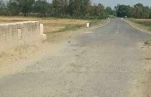 बॉर्डर डेवलपमेंट सड़क पर धनौरा बुजुर्ग के पास जर्जर पुल, कभी भी हो सकता है बड़ा हादसा