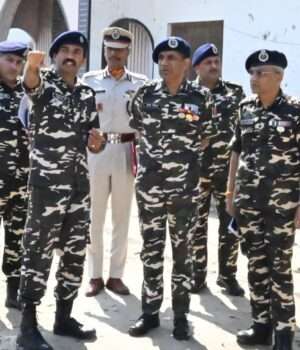 इंडो-नेपाल बॉर्डर पर सुरक्षा का नया ब्लूप्रिंट तैयार, पैदल गश्त कर किया निरीक्षण