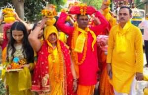 धूमधाम से निकाली गयी कलश शोभा यात्रा