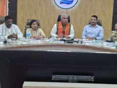 प्रभारी मंत्री राकेश सचान ने विद्युत आपूर्ति सुचारू रखने तथा खाद वितरण की सभी तैयारियां समय से पूर्ण करने के दिए निर्देश