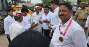 डीएम के निर्देश पर खाली कराया गया उड्डयन की बेस कीमती जमीन