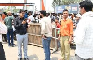 पेट्रोल पंपों का जिलाधिकारी ने किया निरीक्षण, अफवाहों से बचने और सुचारु आपूर्ति के दिए निर्देश