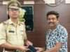 ईमानदारी की मिसाल: आसरा ने रास्ते में मिला आईफोन पुलिस को सौंपा