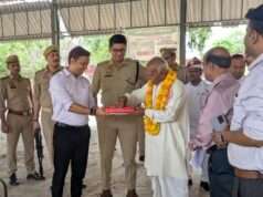 डीएम व एसपी ने गेहूं क्रय केंद्र का किया औचक निरीक्षण