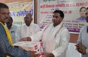 नाबार्ड के तहत बाड़ी विकास उत्सव का आयोजन, विधायक ने बांटे कुकर-सिलाई मशीन