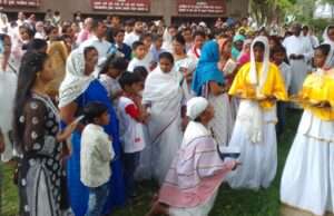 गुड फ्राइडे पर चर्चेज में हुई प्रार्थना सभाएं, उमड़ा जनसैलाब यीशु के सात वचन सुनकर छलकी आंखें