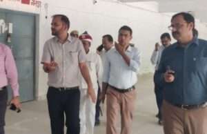 डीईओ ने किया ईवीएम व वीवीपैट स्ट्रांग रूम का मासिक निरीक्षण